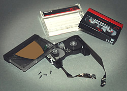 Mini-DV-Band ge&ouml;ffnet
