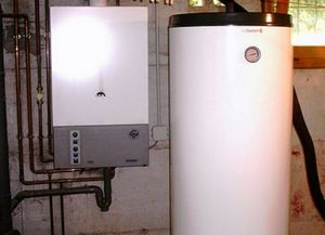 chauffe eau solaire fonctionnant en rel&egrave;ve d'un pr&eacute;parateur d'ECS gaz