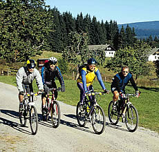 Radfahren am Donauradweg Passau - Wien in Bayern - Urlaub mit dem Mountainbike im Bayerischen Wald, Hotel Lindenhof mit Langzeitparkplatz