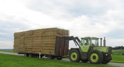MB Trac mit Strohwagen der Firma Loritz aus Kisslegg