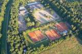 04 Tennispl�tze laden�ein�zum�Spiel