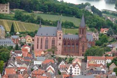 09�ev.�Katharinenkirche mit�Blick�zum�Rhein