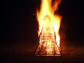 Das Sonnwendfeuer - pr&auml;pariert von G&uuml;nther Kiekebusch