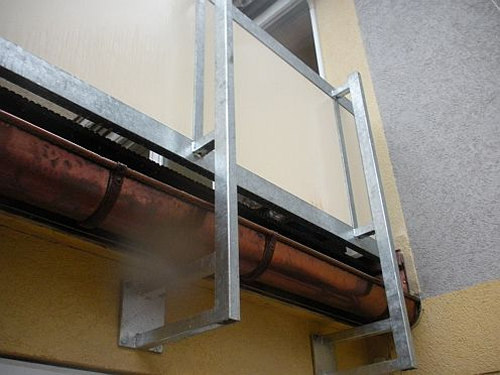 balkonabtrennung-mit-trespa-platten.jpg