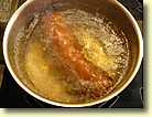 Saucisson im heissen Wasser ziehen lassen