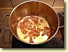 Speck im Oliven&ouml;l knusprig anbraten