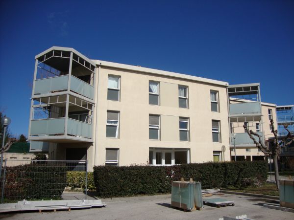 Changement des balcons gendarmerie Lunel.jpg