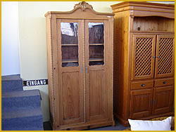 Antiquer Schrank