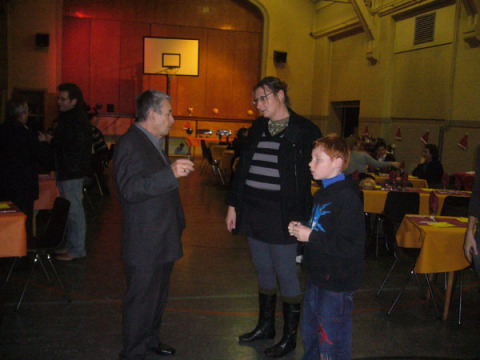 Nadia en discussion avec Mister Bigoudi 