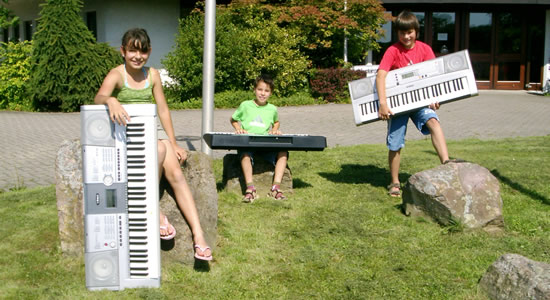 Kinder mit Keyboard