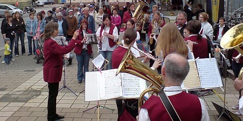 007_auftritt_maibaum_stellung_oberhausen_2010-05-01_500px.jpg