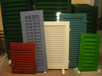 Holz- und Alu-Fensterläden