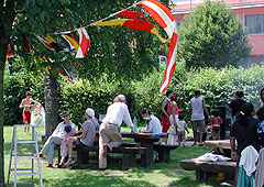 Mittagessen im öffentlichen Park 'Seehalde Oberrieden'.