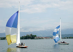 SY Hagen (links) und Lacustre SUI175 auf Vorwindkurs gen Rapperswil.