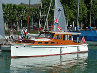 Oldtimermotorboot AJAX anl�sslich der Oldtimersegelregatten 2006, im Hafen Rapperswil