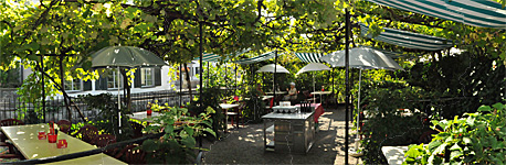 Lauschiger Garten, direkt am Dorfbach.