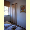 Familienurlaub f�r 4 Personen in der Nordsee. "Drie Balken" die Ferienwohnung auf Ameland. Hier mit Blick ins Schlafzimmer