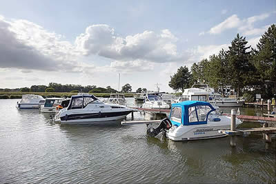 Boote am Steg - zum Vergr&ouml;&szlig;ern bitte anklicken!