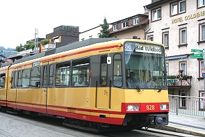 Stadtbahn S6 an der Haltestelle Bad Wildbad/ Uhlandplatz, Bergbahn