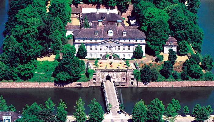 Schloss_700x640.jpg