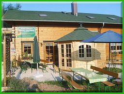 Blockhaus mit Biergarten und Finnischer Grillhütte für bis zu 19 Pers.
