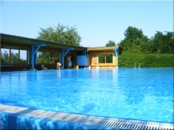 Pool, Freibad ,info unter www.pension-grafenhof.com oder www.pension-grafenhof.de in Bühlerzell-Hinterwald bei Aalen Ellwangen und Schwäbisch-Hall