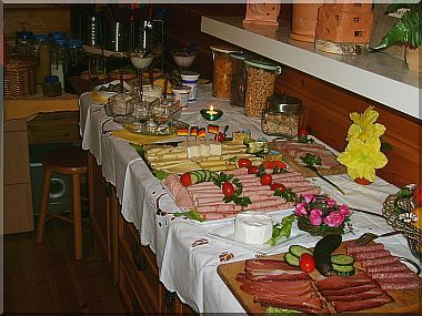 reichhaltiges Frühstücksbüffett info unter www.pension-grafenhof.com oder www.pension-grafenhof.de in Bühlerzell-Hinterwald bei Aalen Ellwangen und Schwäbisch-Hall