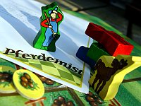 Spielfiguren des Brettspiel Pferdemist: Bauer und Pferd (Bewegungsmuster wie K&ouml;nig und Springer im Schach)