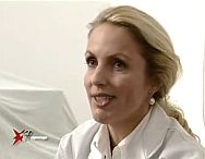 Frau Dr. Berger, im Gespr�ch mit Patienten wegen Brustrekonstruktion