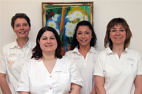 Praxisteam: Linda Kjeldsen, Maike Sch&ouml;ck, Anastasia Reimer und Martina Raible