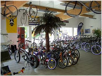 Das Radsporthaus Maier bietet viel Auswahl in gro�en R�umen