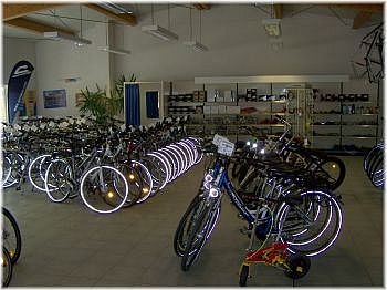 Das Radsporthaus Maier bietet viel Auswahl in gro�en R�umenr=