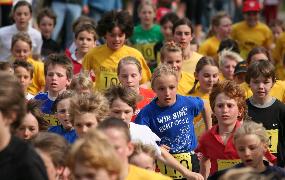 ... die Kinder sind bei den Sch�lerl�ufen voll bei der Sache ...