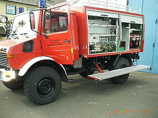Feuerwehrfahrzeug mit Bobby-Pumpe