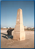 Tunesien Obelisk bei der Festung Bordj-el-Kebir auf Djerba