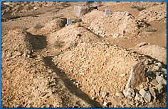 Chenini - Berberfriedhof - keine Tafel auf dem Grab trug eine Inschrift da die Berber keine Schrift haben