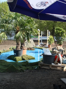 10 PC Helfer mit Teich.jpg