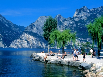012-13--I--Gardasee--Strand bei Riva.jpg