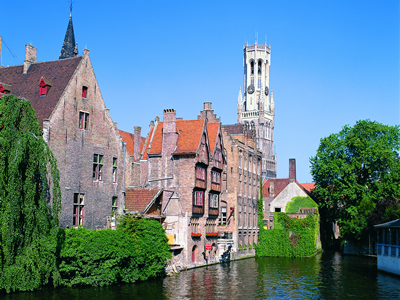 K07_015_Br�gge_Belgien_Rozenhoedkaai_und_Belfried.jpg