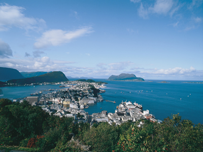 K22_042_Blick_auf_Alesund_Alesund_More_og_Romsdal_Norwegen.jpg