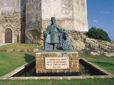K14_016_Denkmal_in_Tarifa_Tarifa_Andalusien_Spanien.jpg