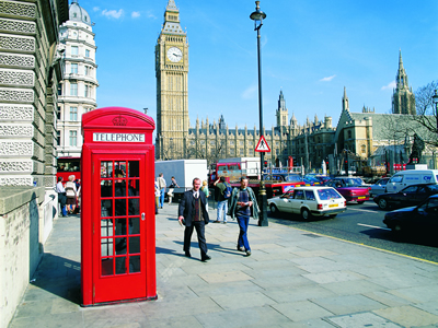 K07_036_London_England_Gro�britannien_Stra�enszene_am_Houses_of_Parliament.jpg