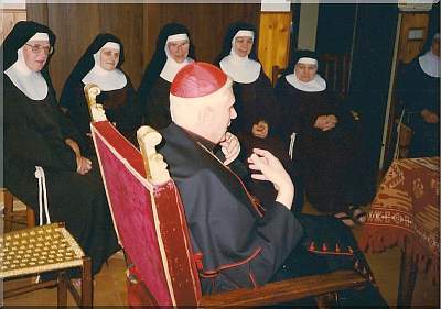 Kardinal Ratzinger in der Stube vom Kloster Santa Croce in Assisi