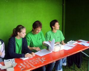 Registrierung - Das Team bei der Arbeit