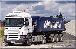 Sattelzug mit Sch&uuml;ttgutmulde