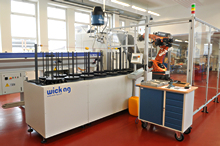 NAKAMURA WY250 mit KUKA-Roboter
