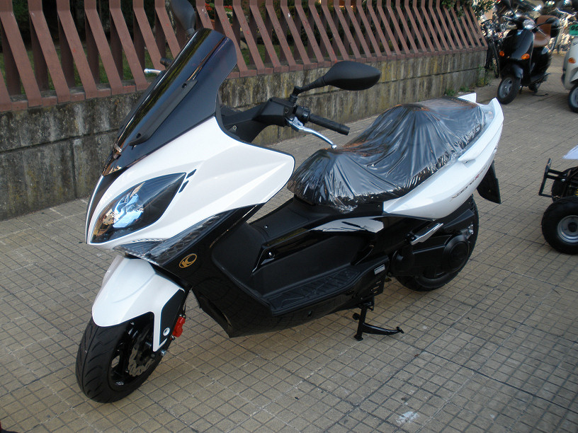 scooterone2.jpg