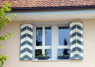 Holz Fensterladen mit spezieller Bemalung