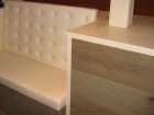 Einbausofa und Ablagen in ECOPELL-Leder