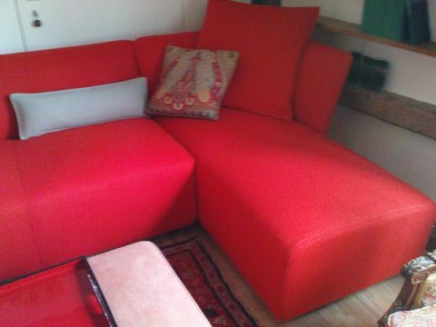Sofa in Filz bezogen II